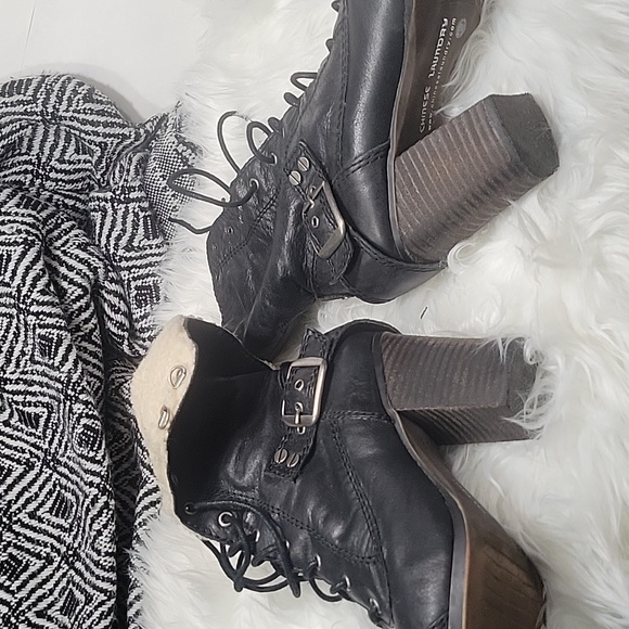 Boots - Picture 7 of 10